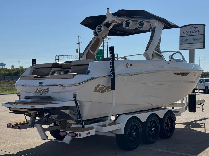 Slide: The Image of Tigé Ultré 23ZX 2026 - 5