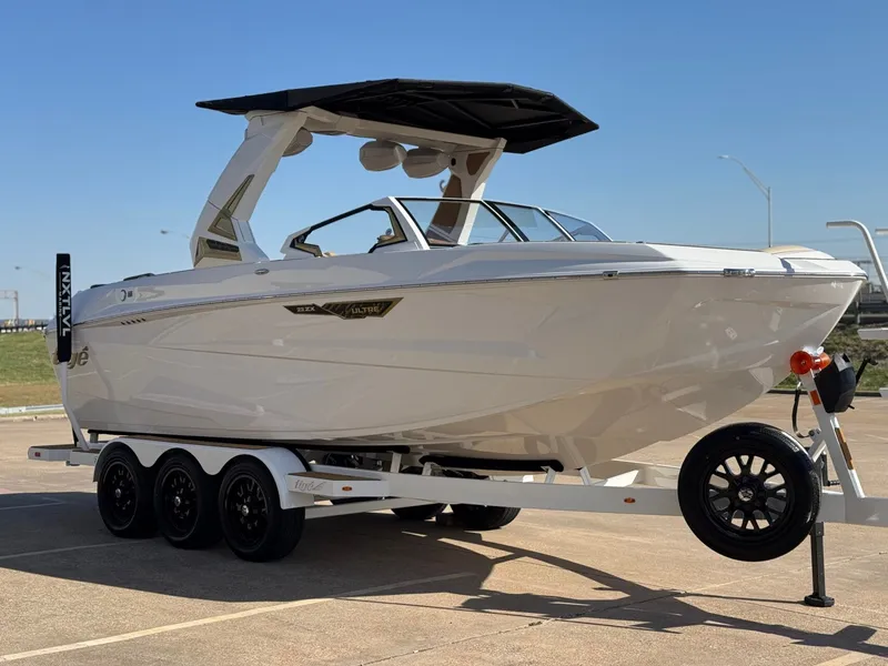 Slide: The Image of Tigé Ultré 23ZX 2026 - 6