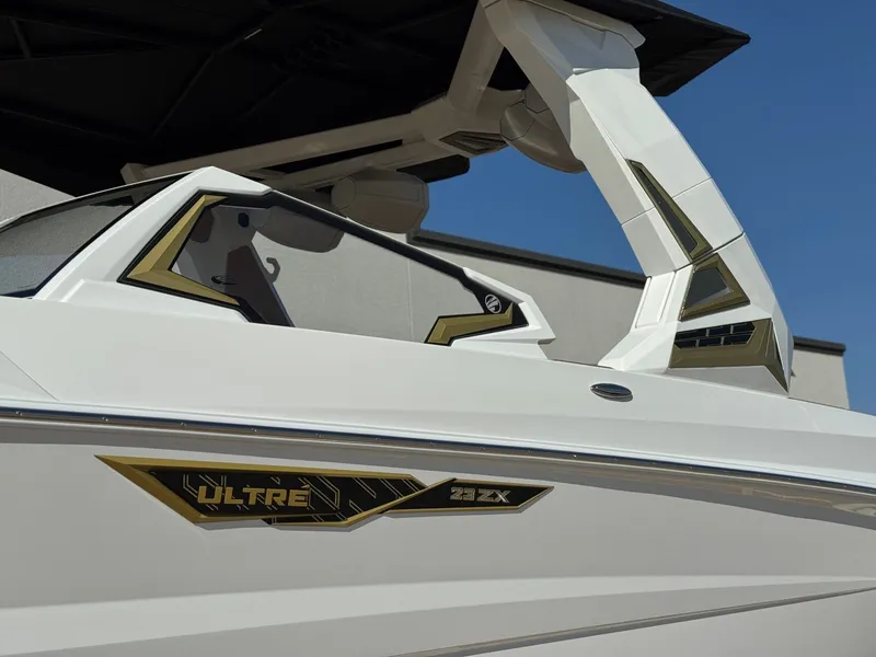 Slide: The Image of Tigé Ultré 23ZX 2026 - 7