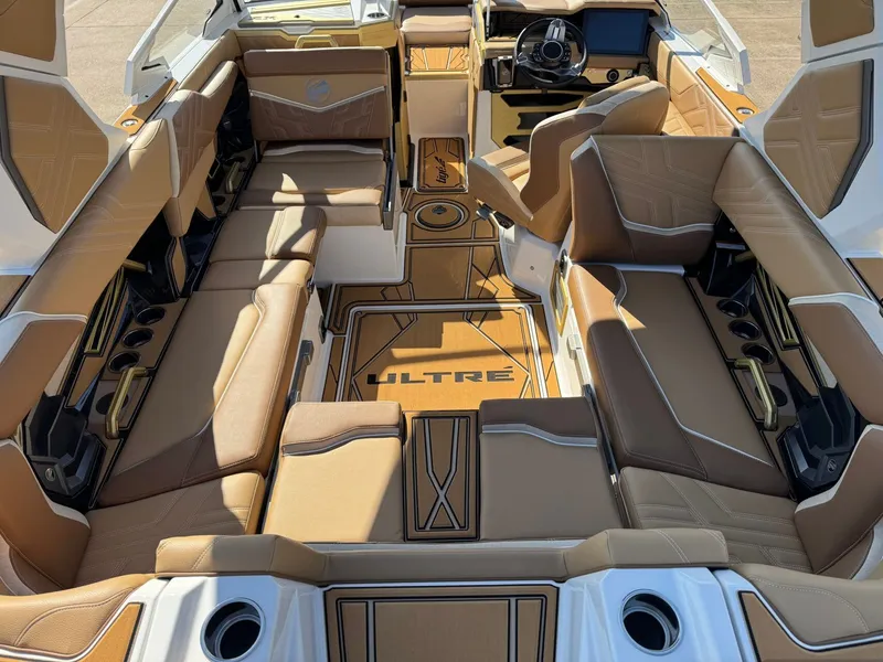 Slide: The Image of Tigé Ultré 23ZX 2026 - 9