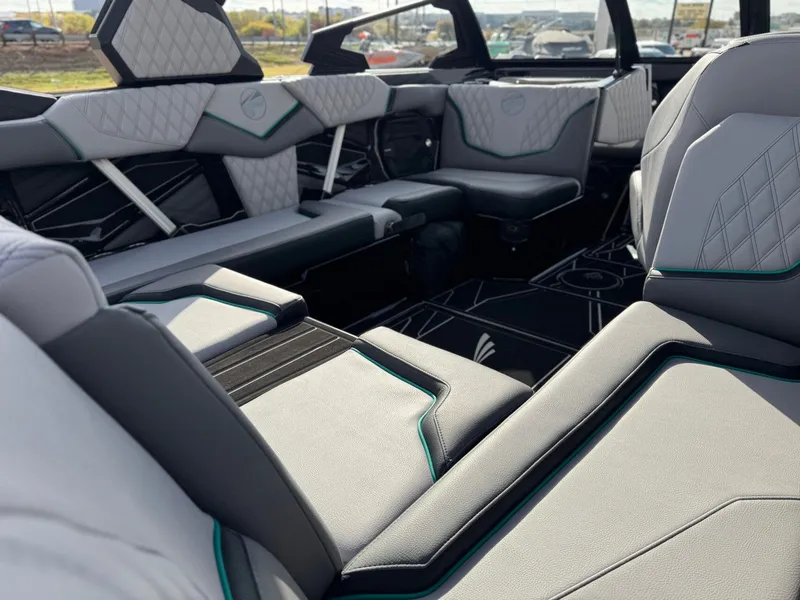 Slide: The Image of Tigé 22RZX 2026 - 10