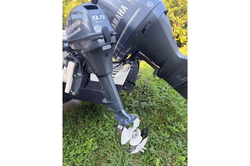 Slide: The Image of 2006 Grady-White Seafarer 228 boat side view with blue canopy. - 7