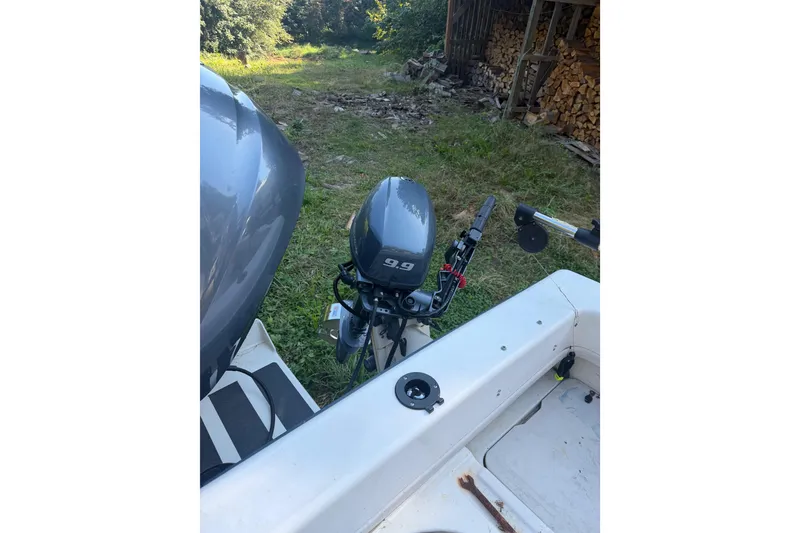 Slide: The Image of 2006 Grady-White Seafarer 228 boat interior with fishing rod holder and clean deck. - 9