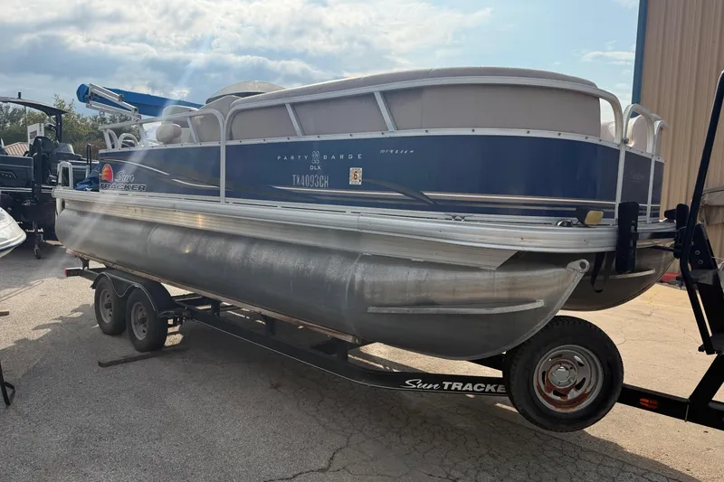 Slide: The Image of 2014 Sun Tracker Party Barge 22 DLX pontoon boat on trailer. - 3