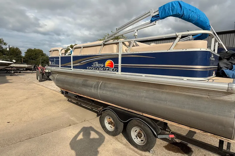 Slide: The Image of 2014 Sun Tracker Party Barge 22 DLX pontoon boat on trailer, parked outdoors. - 6