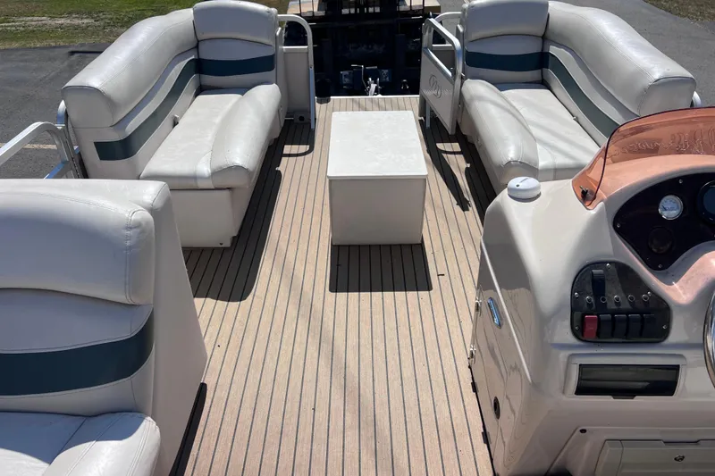 Slide: The Image of 2006 Manitou 24 Osprey boat interior with seating and control panel. - 10