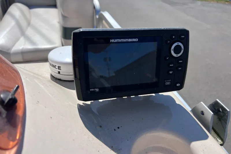 Slide: The Image of Fishfinder on 2006 Manitou 24 Osprey boat, featuring Humminbird Helix 5 display. - 8