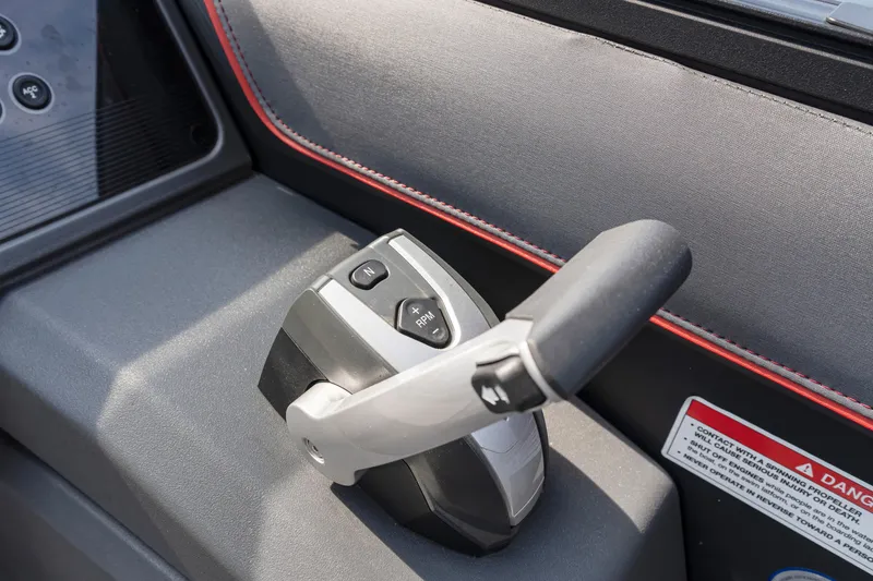 Slide: The Image of Throttle control of 2024 Manitou 22 EXPLORE MAX BENCH boat, featuring modern design. - 12