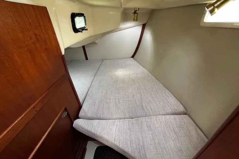 Slide: The Image of Interior cabin of 1993 Hunter 33.5 sailboat with cozy sleeping area. - 21