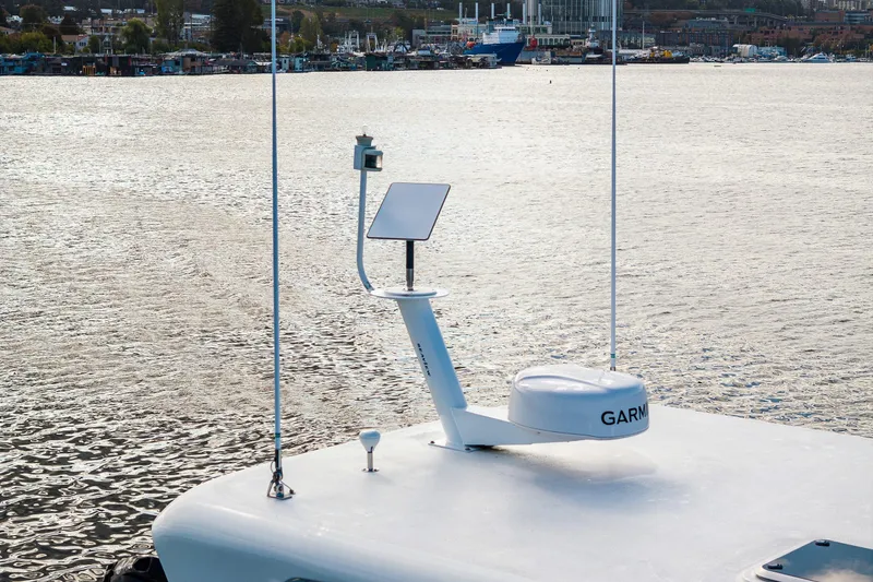 Slide: The Image of 2009 Ocean Alexander 52 Sedan yacht with Garmin radar and Star Link - 12