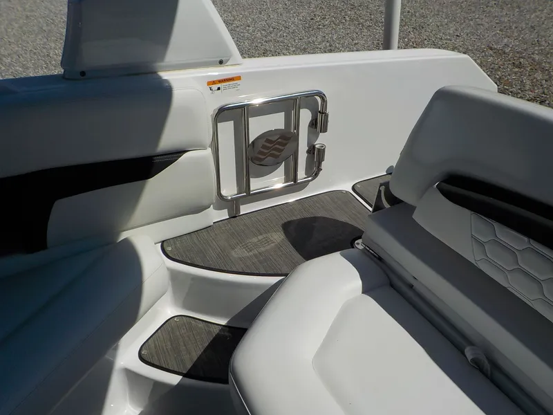 Slide: The Image of Four Winns HD8 OB 2023 - 12