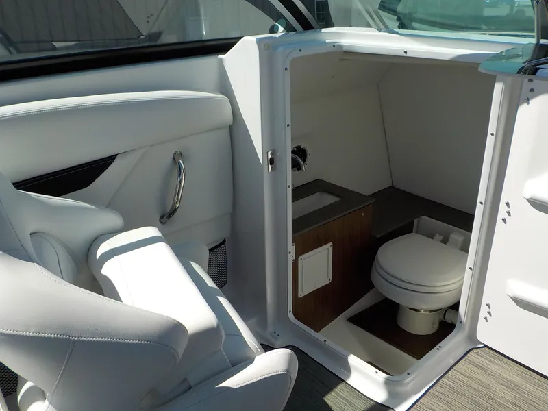 Slide: The Image of Four Winns HD8 OB 2023 - 16