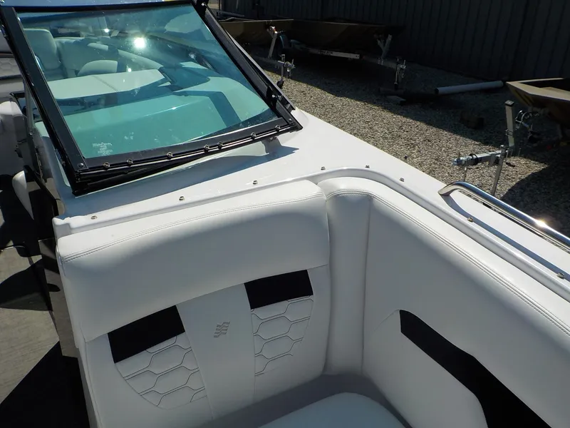 Slide: The Image of Four Winns HD8 OB 2023 - 20