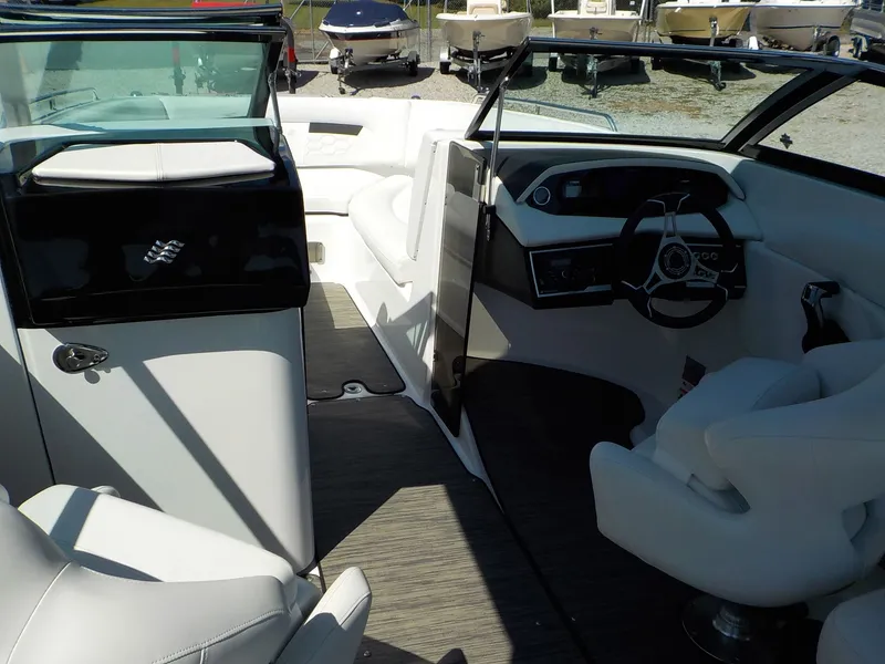 Slide: The Image of Four Winns HD8 OB 2023 - 30