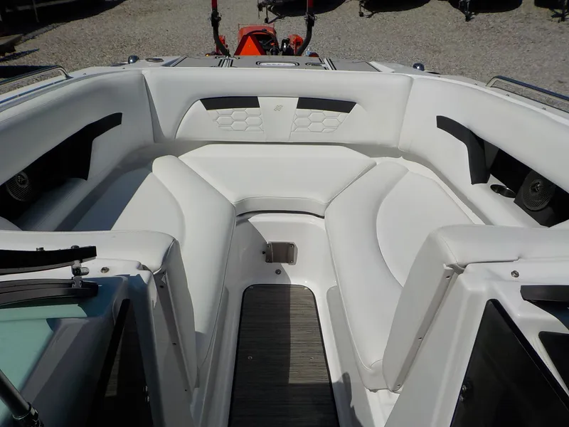 Slide: The Image of Four Winns HD8 OB 2023 - 31