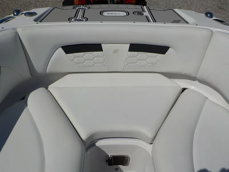 Slide: The Image of Four Winns HD8 OB 2023 - 33