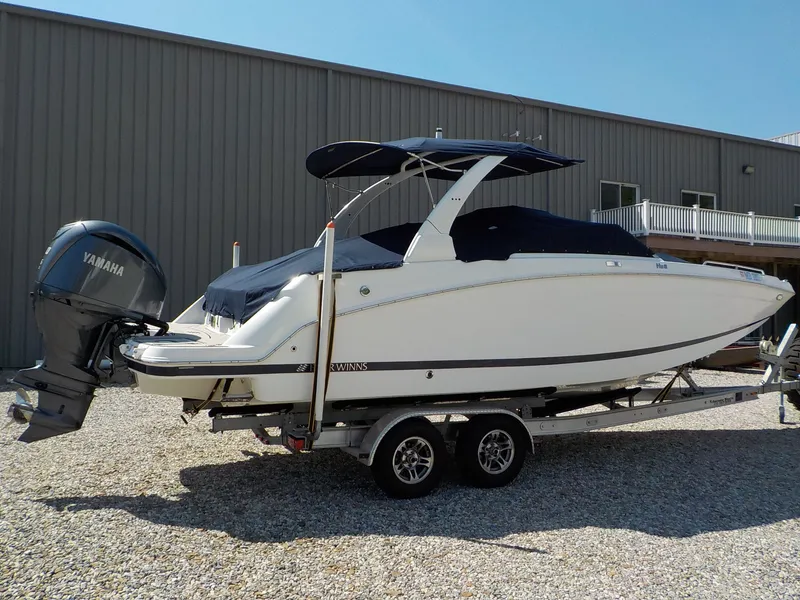 Slide: The Image of Four Winns HD8 OB 2023 - 37