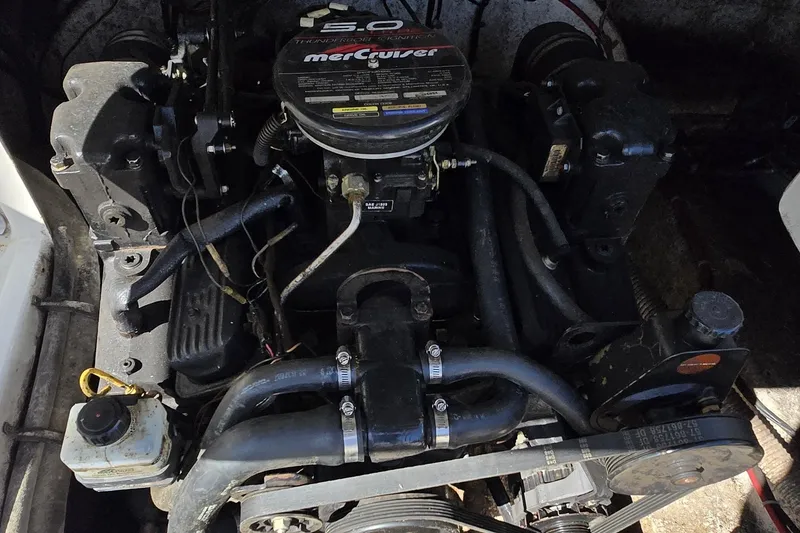 Slide: The Image of 1999 Bayliner 2459 Rendezvous DX/LX engine, featuring a MerCruiser 5.0L V8 motor. - 9