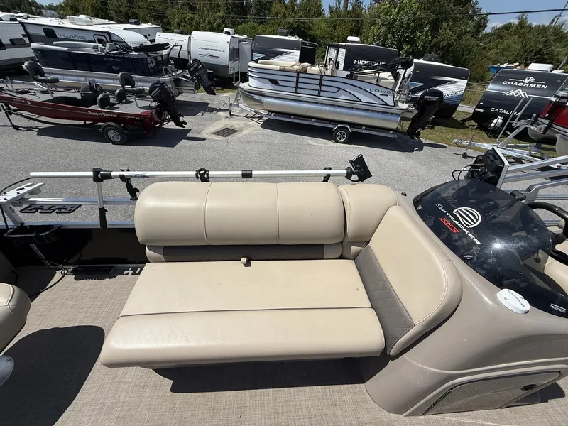 Slide: The Image of Sun Tracker Party Barge 24 DLX loaded with Electronics 2021 - 13