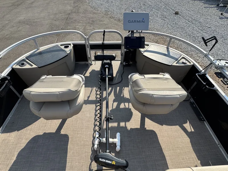 Slide: The Image of Sun Tracker Party Barge 24 DLX loaded with Electronics 2021 - 5