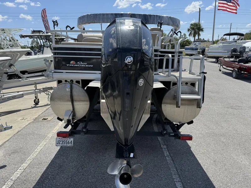 Slide: The Image of Sun Tracker Party Barge 24 DLX loaded with Electronics 2021 - 9