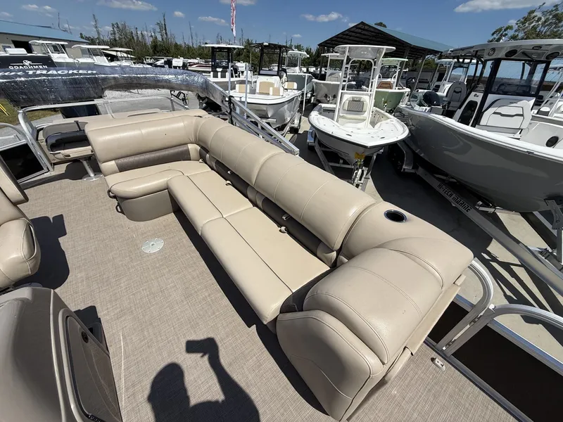 Slide: The Image of Sun Tracker Party Barge 24 DLX loaded with Electronics 2021 - 14