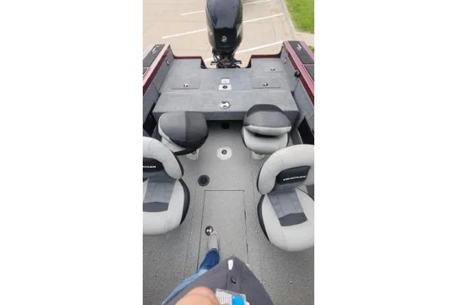 Slide: The Image of 2018 Tracker Targa V-18 Combo boat interior with seating and motor view. - 11