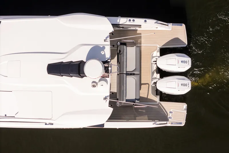 Slide: The Image of Galeon 325 2024 - 11