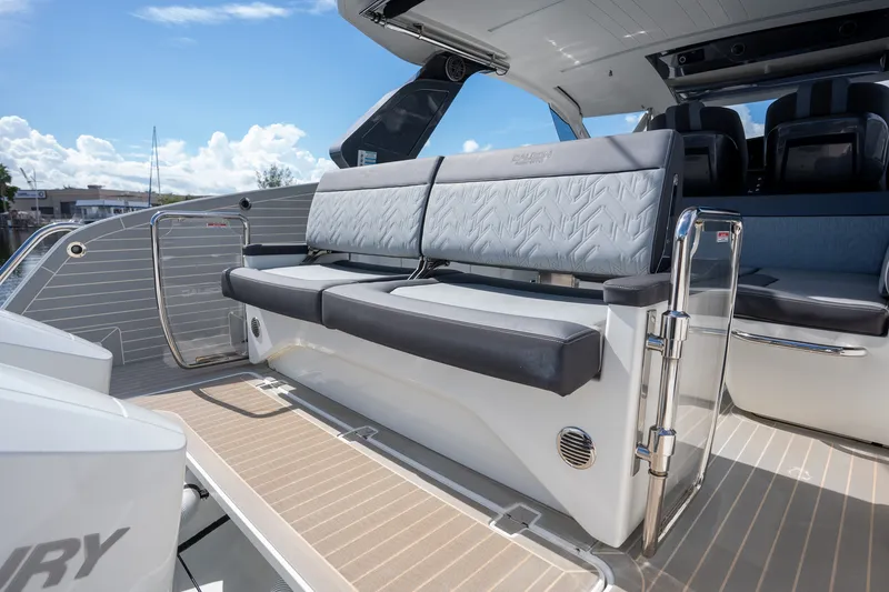 Slide: The Image of Galeon 325 2024 - 13