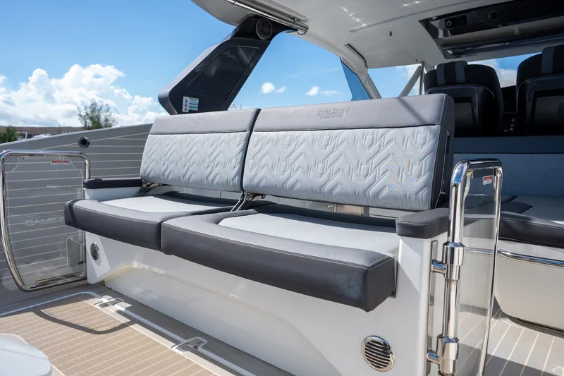 Slide: The Image of Galeon 325 2024 - 14