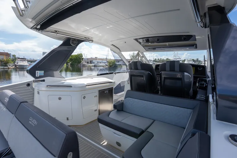 Slide: The Image of Galeon 325 2024 - 15