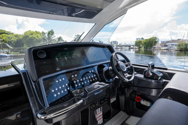 Slide: The Image of Galeon 325 2024 - 18