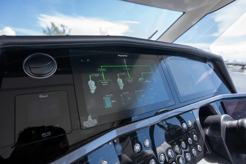 Slide: The Image of Galeon 325 2024 - 21