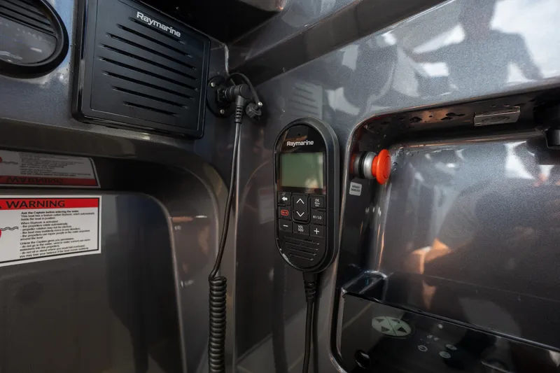 Slide: The Image of Galeon 325 2024 - 22