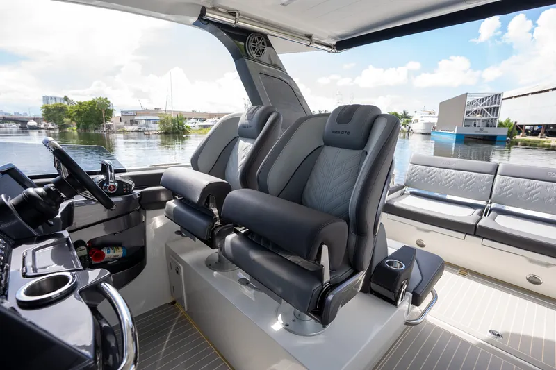 Slide: The Image of Galeon 325 2024 - 23