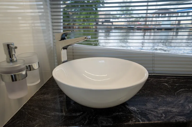 Slide: The Image of Galeon 325 2024 - 27