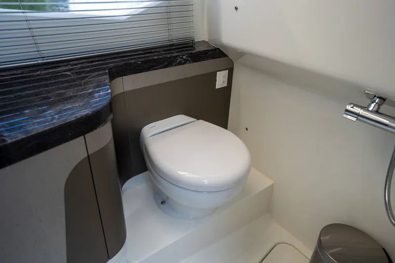 Slide: The Image of Galeon 325 2024 - 28