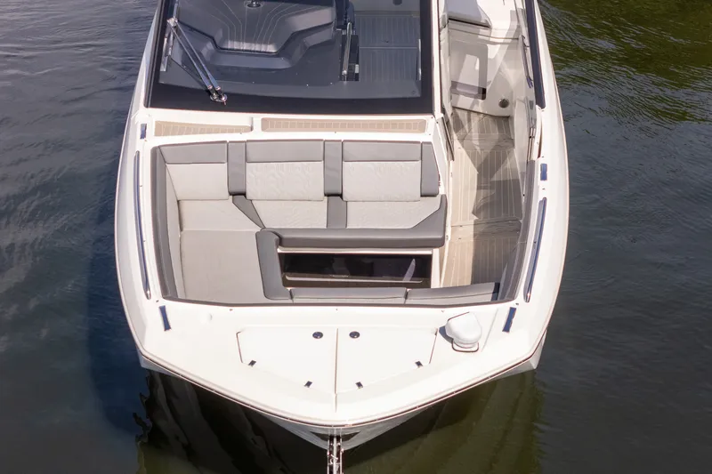 Slide: The Image of Galeon 325 2024 - 3