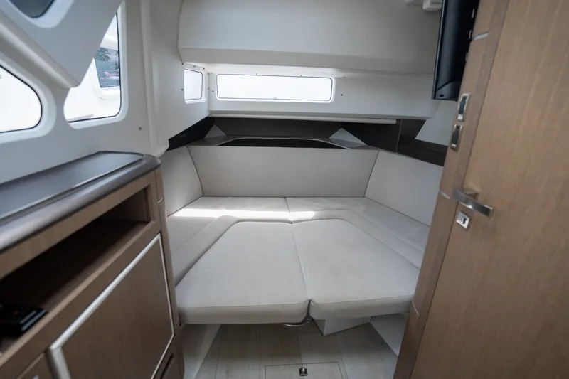 Slide: The Image of Galeon 325 2024 - 30