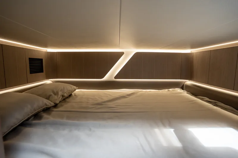 Slide: The Image of Galeon 325 2024 - 32