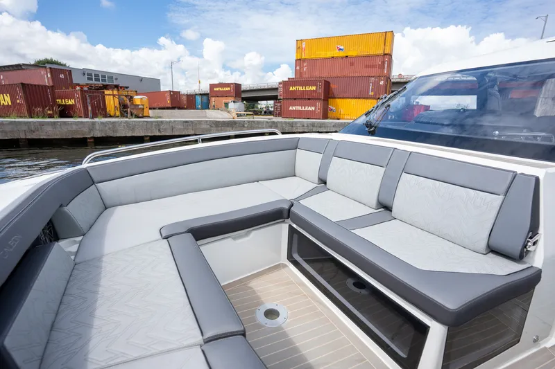 Slide: The Image of Galeon 325 2024 - 34