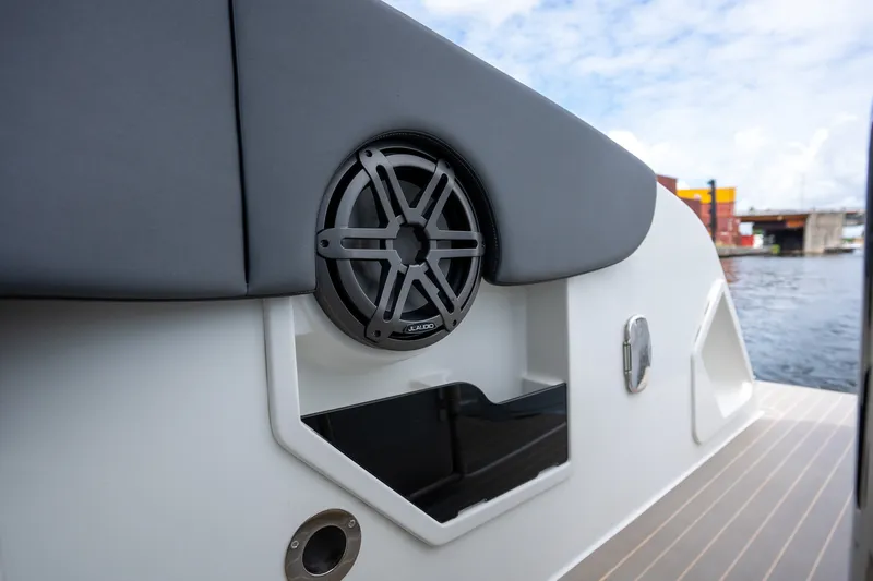 Slide: The Image of Galeon 325 2024 - 36