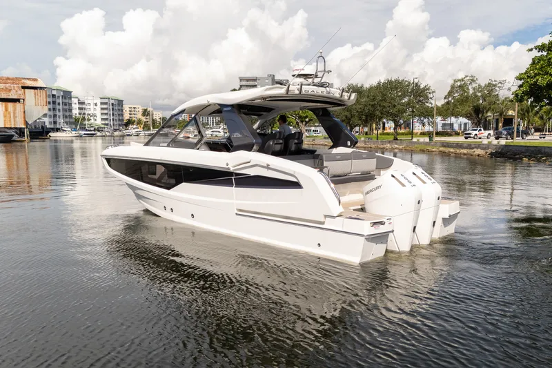 Slide: The Image of Galeon 325 2024 - 6