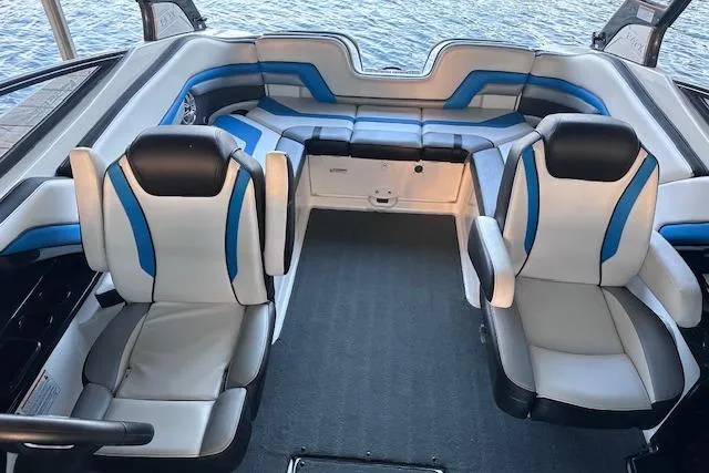 Slide: The Image of 2016 Yamaha Boats 242X E-Series jet propulsion system in water. - 11