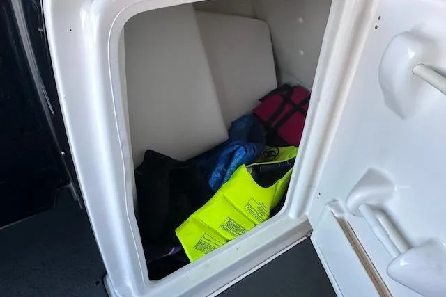 Slide: The Image of 2016 Yamaha Boats 242X E-Series interior with blue and white seating, modern dashboard. - 18