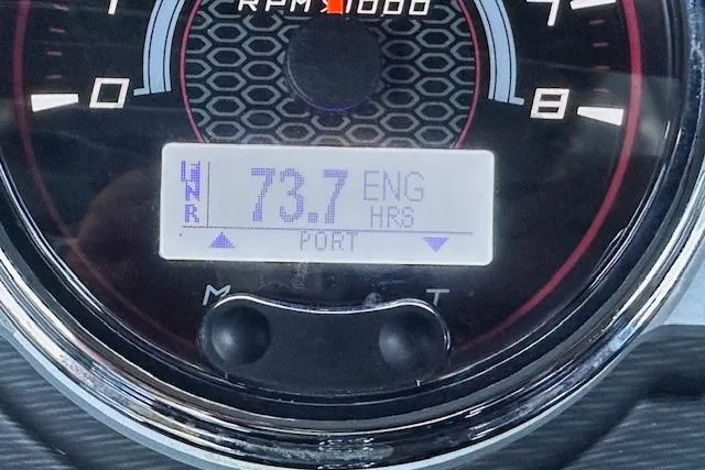 Slide: The Image of Yamaha Boats 2016 242X E-Series engine hour meter displaying 73.7 hours. - 27