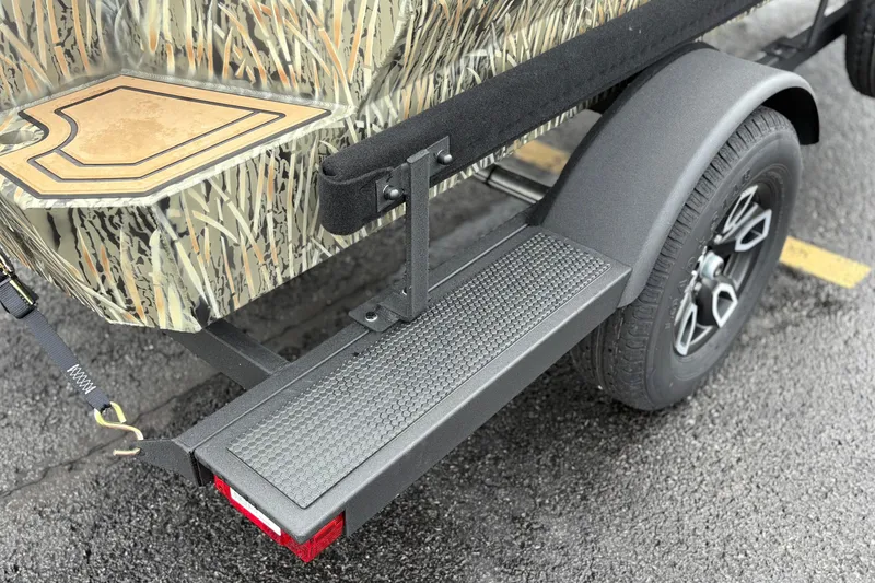 Slide: The Image of 2026 Tracker Grizzly 1650 T Prairie Wings Edition trailer with camouflage design and sturdy step. - 38