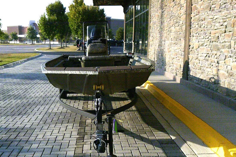 Slide: The Image of Tracker Grizzly 1860 CC 2026 - 2