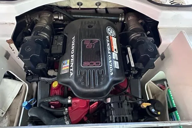 Slide: The Image of Engine compartment of a 2004 Four Winns 210 Horizon SS with Volvo Penta 5.7 GXi engine. - 14