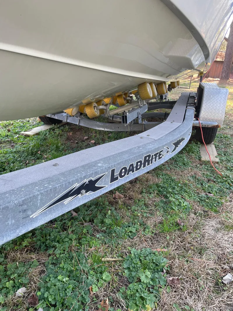 Slide: The Image of 2004 Hydra-Sports 230 WA boat on LoadRite trailer, side view. - 11